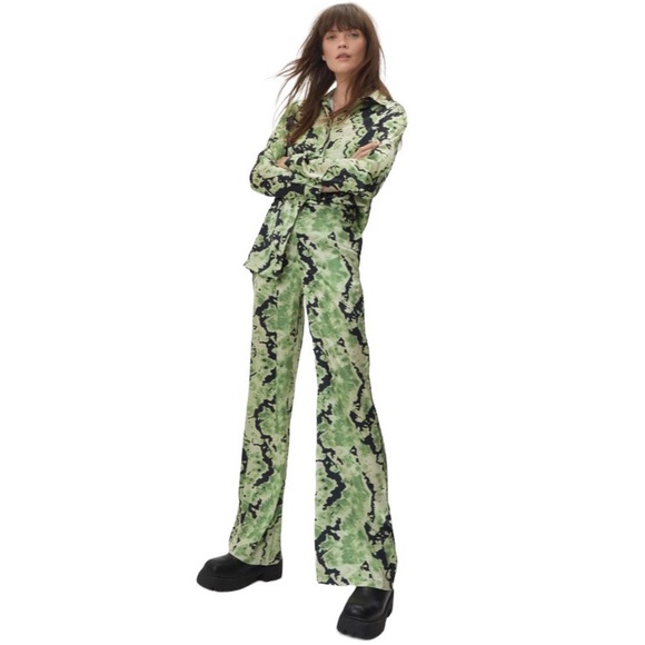 NWT $120 2-Piece Nasty Gal Satin Tie Dye Tunic Shirt w/Matching High-Rise Pant 0 - Picture 2 of 8